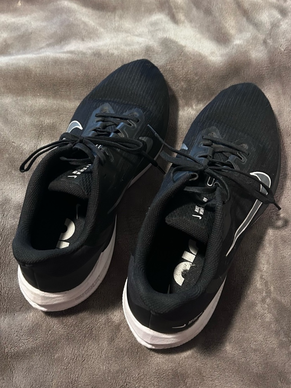 Nike Men’s Black Road Running Sneakers